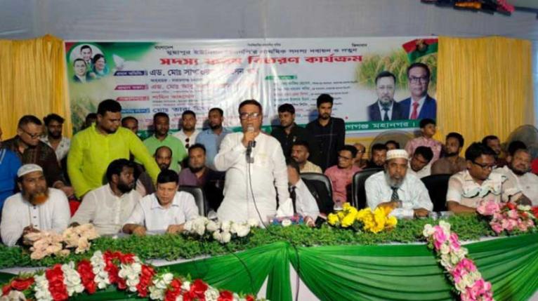 আপনাদের কোমর ভেঙে গেছে, দাঁড়ানোর চেষ্টা করবেন না: সাখাওয়াত