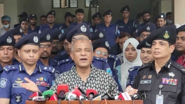 ২০ জনের জায়গায় ২০০ আসামি, তাই তদন্তে দেরি: স্বরাষ্ট্র উপদেষ্টা
