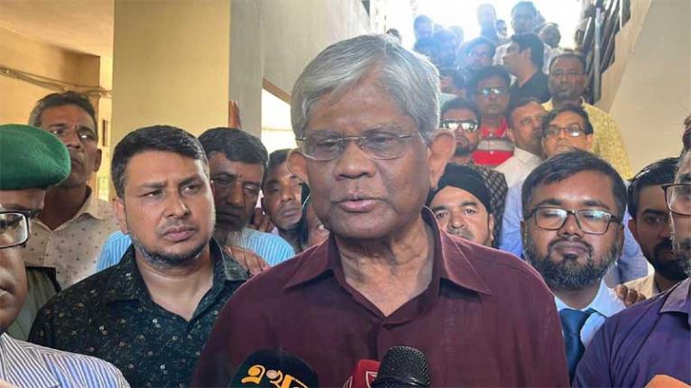 ব্যাংকে জমা রাখা জনগণের টাকা ফেরত দিতে সরকার অঙ্গীকারবদ্ধ : অর্থ উপদেষ্টা