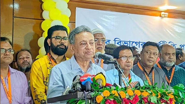 দেশে এই মুহূর্তে নির্বাচিত সরকার দরকার: আমীর খসরু