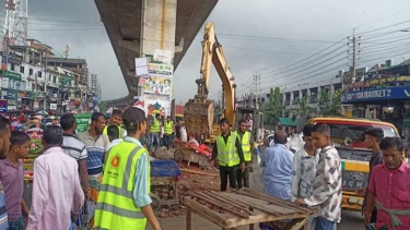 রূপগঞ্জে ঢাকা-সিলেট মহাসড়কে প্রসাশনের উচ্ছেদ অভিযান