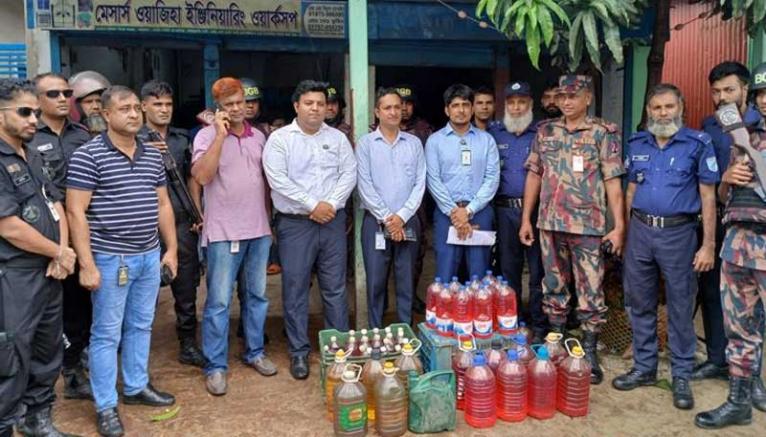 সিদ্ধিরগঞ্জে জ্বালানি তেলের দোকানে অভিযান: ৮৬ লিটার অকটেন ও ৩০ লিটার ডিজেল জব্দ