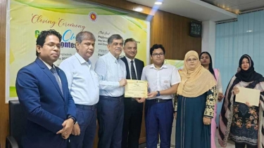 শিক্ষক, বাবা ও মাকে ফুল দিয়ে কৃতজ্ঞতা জানানোর অনুরোধ শিক্ষা উপদেষ্টার