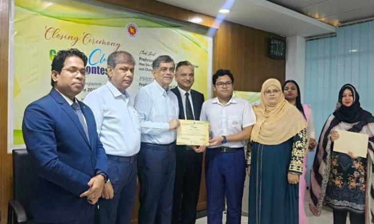 শিক্ষক, বাবা ও মাকে ফুল দিয়ে কৃতজ্ঞতা জানানোর অনুরোধ শিক্ষা উপদেষ্টার