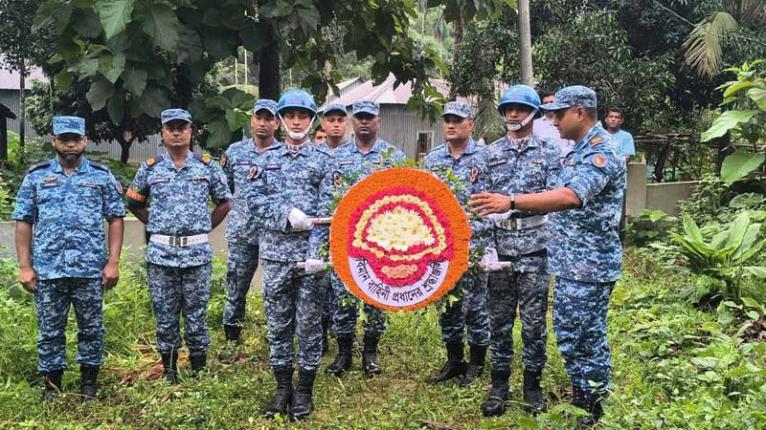 মাইলস্টোনে নিহত টাঙ্গাইলের হুমায়রার কবরে বিমান বাহিনীর শ্রদ্ধা