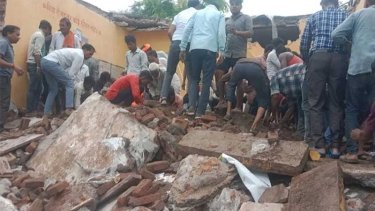 ভারতে স্কুলের ভবন ধসে ৪ শিশু নিহত