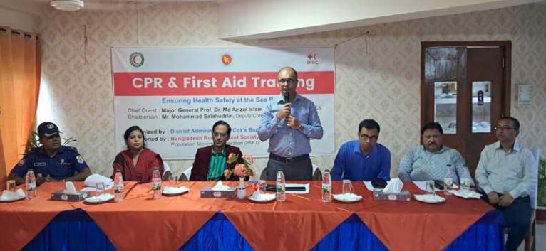 কক্সবাজার সৈকতে পর্যটকদের স্বাস্থ্যঝুঁকি নিরসনে প্রশিক্ষণ