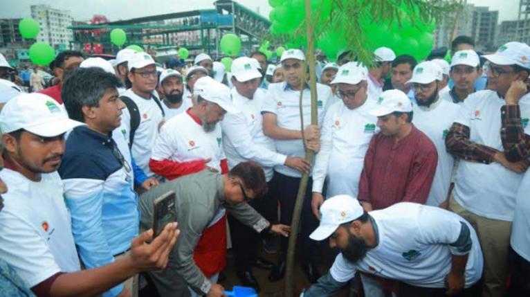 সবুজ নারায়ণগঞ্জ গড়তে এক লাখ গাছ লাগালেন ডিসি