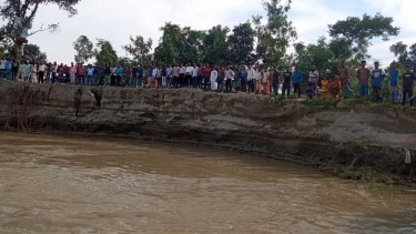 জামালপুরে নদী ভাঙন তিন গ্রাম ঝুঁকিতে, সহযোগিতায় পিংনা ইউনিয়ন বিএনপি