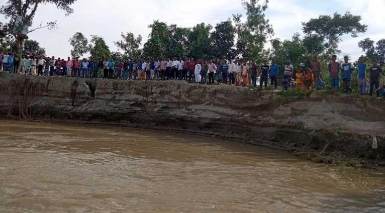 জামালপুরে নদী ভাঙন তিন গ্রাম ঝুঁকিতে, সহযোগিতায় পিংনা ইউনিয়ন বিএনপি