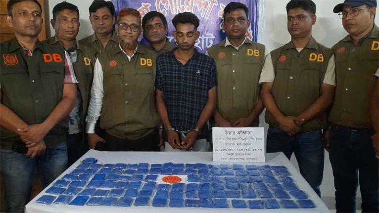 আমের ক্যারেটে কোটি টাকারও বেশি ইয়াবা, ডিবির জালে ধরা