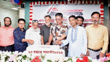 নারায়ণগঞ্জ প্রেস ক্লাবে ১০পাউন্ড কেক কেটে, নিউজ টু নারায়ণগঞ্জ এর ১০বছর পূর্তি উদযাপন