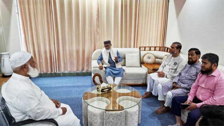 অসুস্থ জামায়াত আমিরের বাসায় ধর্ম উপদেষ্টা