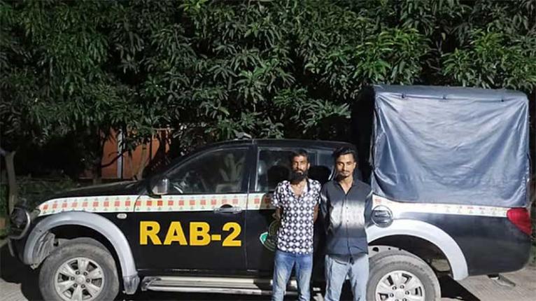 দেশীয় অস্ত্রসহ আয়েশা গ্রুপের প্রধান ও তার সহযোগী আটক