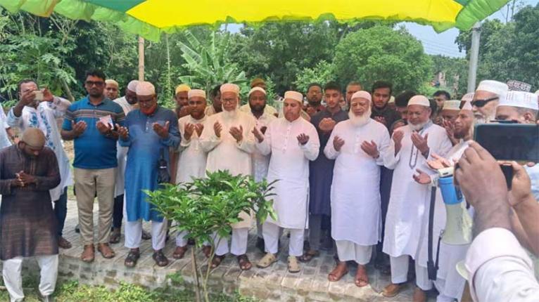 পাবনায় কর্মী মোস্তাফিজের কবর জিয়ারত করলেন জামায়াত আমির