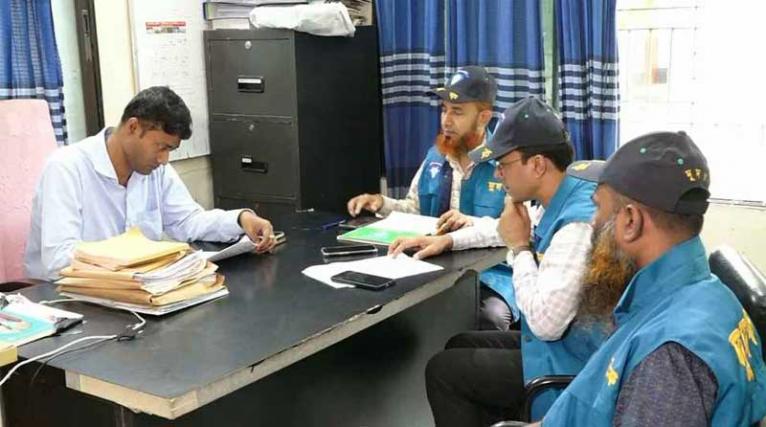 কুষ্টিয়ায় দুদকের অভিযান, ড্রেজারের কোটি টাকার তেল আত্মসাৎ