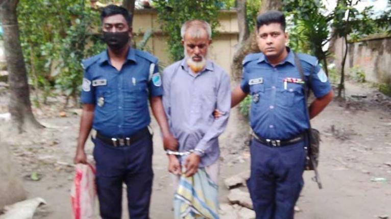 সিদ্ধিরগঞ্জে যৌথ বাহিনীর অভিযানে মাদক ও দেশীয় অস্ত্রসহ আটক ১