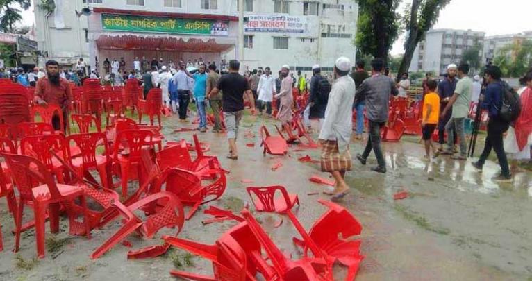 ‘জয় বাংলা’ স্লোগান দিয়ে গোপালগঞ্জে এনসিপির মঞ্চে হামলা-ভাঙচুর