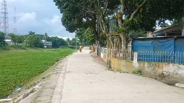 সুবর্ণখালী বেড়িবাঁধ এখন মরণফাঁদ মোড়, রেলিং ও স্পিড ব্রেকার চায় এলাকাবাসী