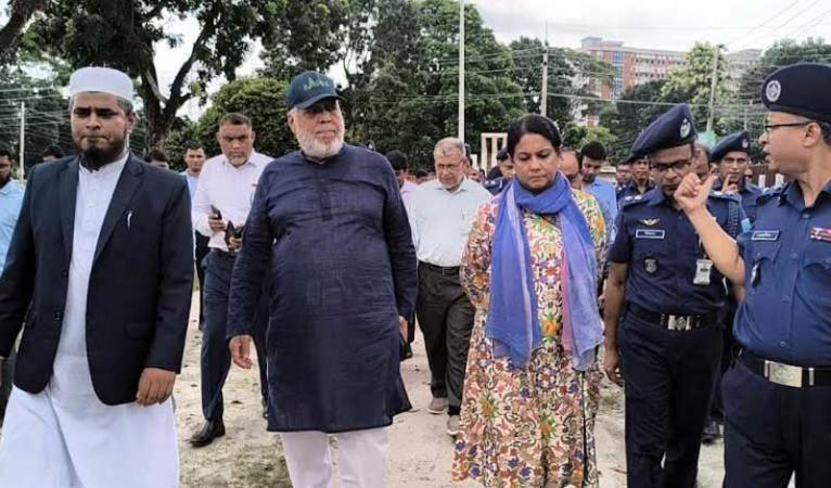 গোপালগঞ্জে ক্ষতিগ্রস্ত স্থান পরিদর্শনে দুই উপদেষ্টা