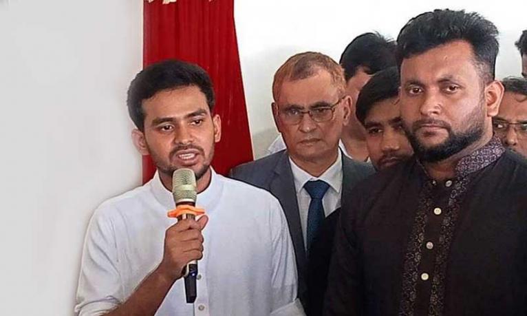 দেশের প্রতি উপজেলায় মিনি স্টেডিয়াম হবে : উপদেষ্টা আসিফ