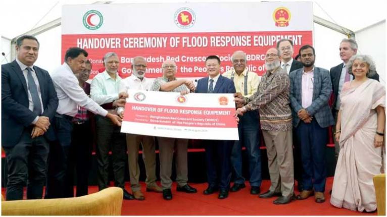 বন্যা মোকাবিলায় বাংলাদেশকে ১৫ লাখ ডলারের জরুরি উদ্ধার সরঞ্জাম দিল চীন