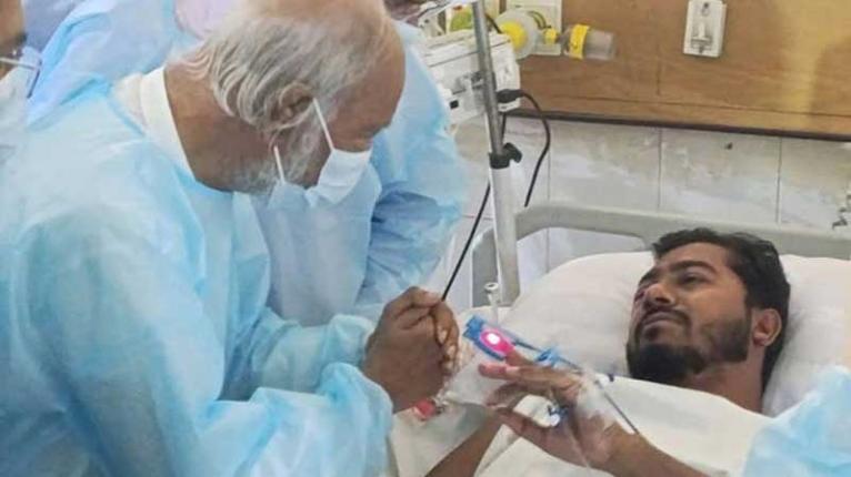 নুরকে দেখতে হাসপাতালে বিএনপি নেতা মঈন খান