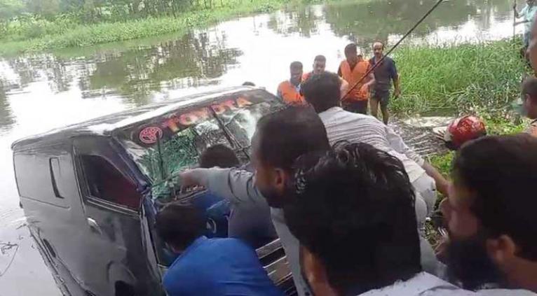 প্রবাসীকে আনতে গিয়ে একই পরিবারের ৭ জন নিহত