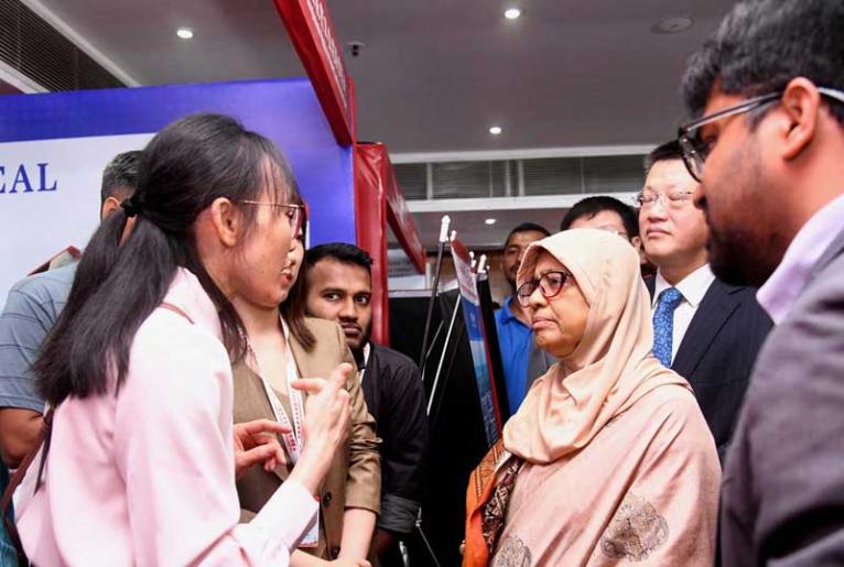 চিকিৎসা সেবার আধুনিকায়নে রোবোটিক প্রযুক্তি ব্যবহারে চীনের সহায়তা চেয়েছে বাংলাদেশ