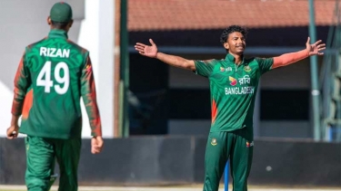 জিম্বাবুয়েকে উড়িয়ে ফাইনালে টাইগার যুবারা