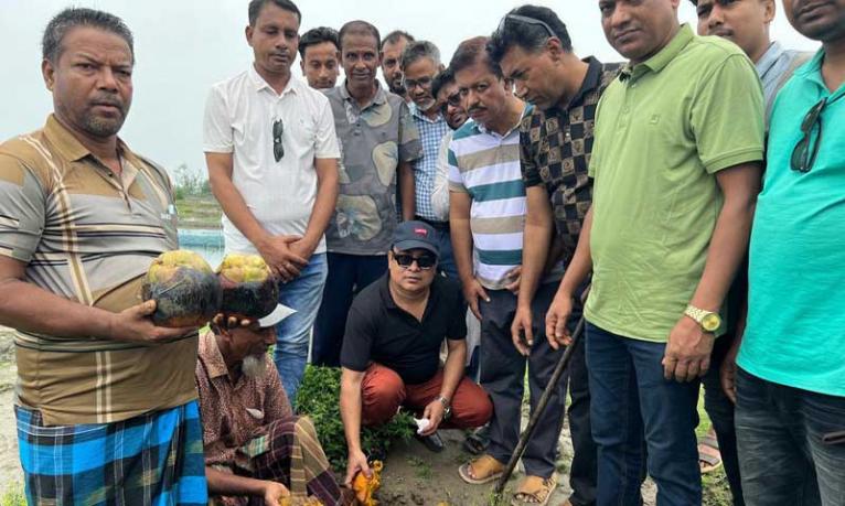 পাইকগাছায় ৩ হাজার তালগাছ রোপণ উদ্বোধন করলেন বাসস চেয়ারম্যান