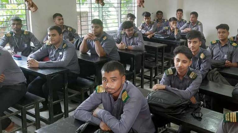মাইলস্টোনে শুরু হয়েছে পাঠদান, চলছে নবম-দ্বাদশ শ্রেণির ক্লাস