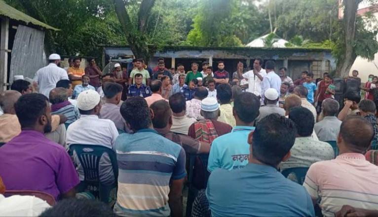 জামালপুরে পুলিশের সঙ্গে গ্রামবাসীর সমঝোতা: ছিনিয়ে নেওয়া আসামি হস্তান্তর