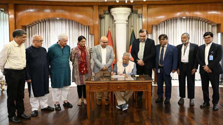 জুলাই গণ-অভ্যুত্থান দিবসে স্মারক ডাকটিকিট অবমুক্ত