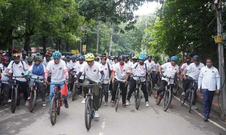 জুলাই গণঅভ্যুত্থান উদ্‌যাপন উপলক্ষে ডিএসসিসির সাইকেল র‌্যালি অনুষ্ঠিত