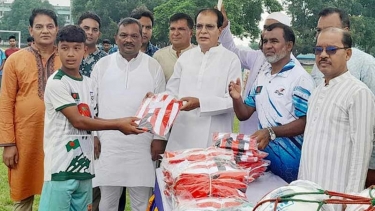 তরুণদের খেলার মাঠমুখী করতে সকলকে এগিয়ে আসতে হবে : আসাদুল হাবিব দুলু