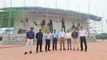 জুলাই গণঅভ্যুত্থান দিবস উপলক্ষ্যে পদ্মা সেতুর দুই প্রান্তে বিশেষ গ্রাফিতি অঙ্কন