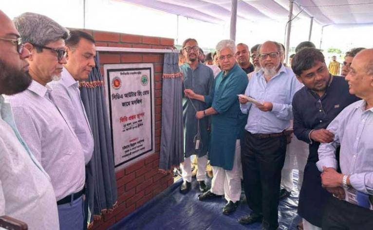 ফ্যাসিবাদী শক্তি দেশকে অস্থিতিশীল করার অপচেষ্টা অব্যাহত রেখেছে : শিল্প উপদেষ্টা
