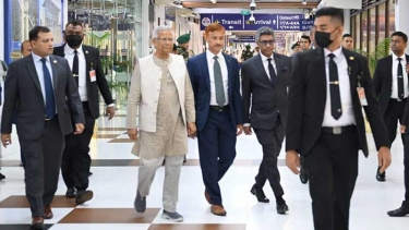মালয়েশিয়ার উদ্দেশে ঢাকা ছেড়েছেন প্রধান উপদেষ্টা