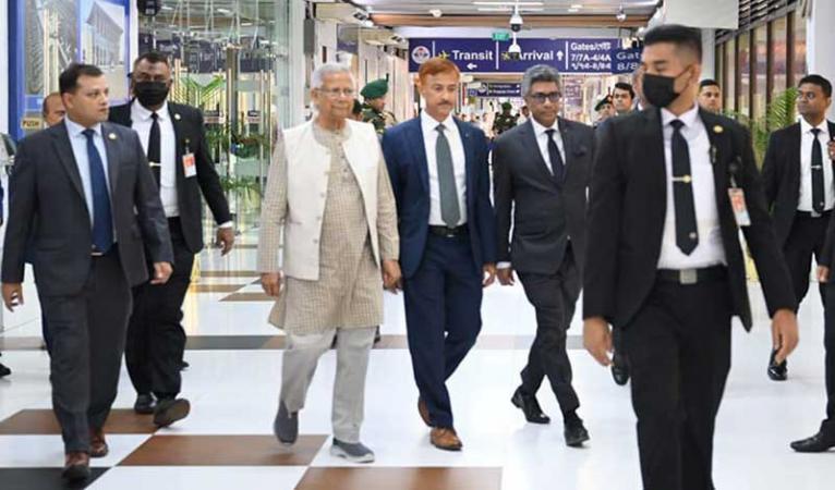 মালয়েশিয়ার উদ্দেশে ঢাকা ছেড়েছেন প্রধান উপদেষ্টা