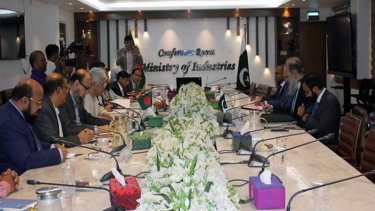 শিল্প উপদেষ্টার সঙ্গে পাকিস্তানের বাণিজ্যমন্ত্রীর সাক্ষাৎ