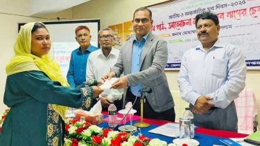 খুলনায় জাতীয় যুব দিবসে ১১১ জনকে ঋণের চেক বিতরণ