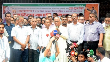 নির্বাচনের আগে অবৈধ অস্ত্র উদ্ধারের আহ্বান রিজভীর