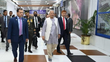 প্রধান উপদেষ্টা দেশে ফিরেছেন