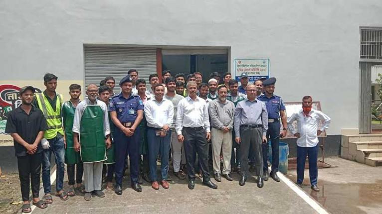 মনোহরদী কারিগরি প্রশিক্ষণ কেন্দ্র পরিদর্শন করলেন আইন উপদেষ্টা