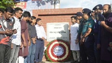 শহীদ আবু সাঈদ স্মৃতিস্তম্ভে এলজিআরডি উপদেষ্টার শ্রদ্ধা