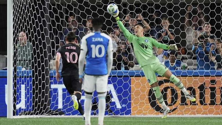 মেসির পেনাল্টি মিসের দিনে ২১ বছরের তরুণের কাছে বিধ্বস্ত মায়ামি