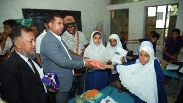 জরাজীর্ণ শিশু কল্যাণ স্কুলভবন পরিদর্শনে ডিসি