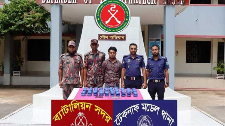 মাটি খুঁড়ে পাওয়া গেল এক লাখ পিসেরও বেশি ইয়াবা, আটক ১