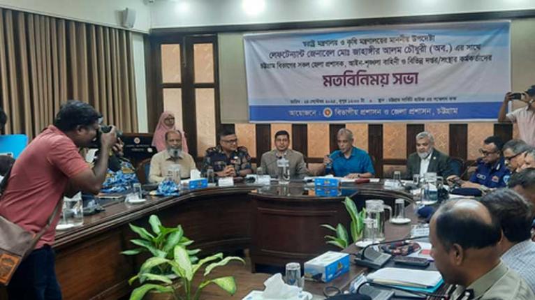 নির্বাচনে সেনা, নৌ ও বিমানবাহিনী মাঠে থাকবে: স্বরাষ্ট্র উপদেষ্টা